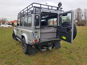 Hundetransport Kofferraum Ausbau Land Rover Defender für Hunde mit Hunderampe