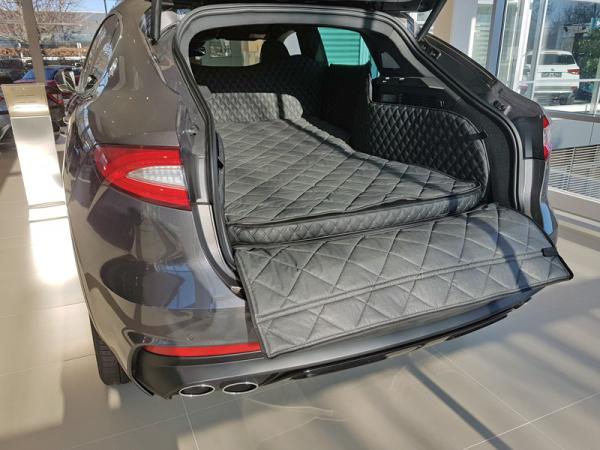 Schondecke DELUXE Hund Maserati Levante umgelegte Rückbank Hundetransport