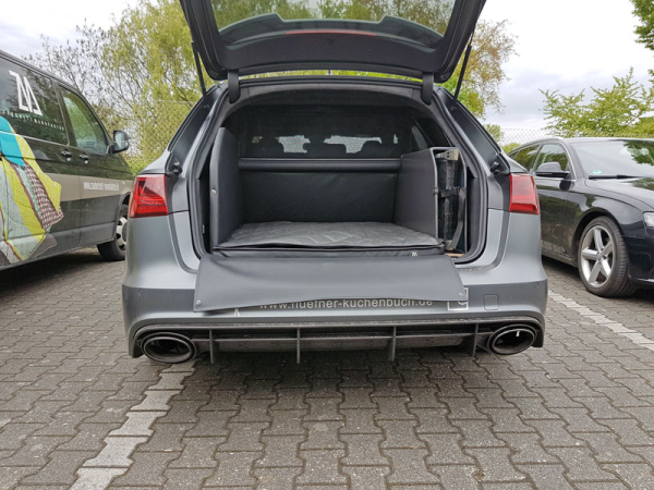 Hundetransport Kofferraum Ausbau Audi RS6 für Hunde Hunderampe